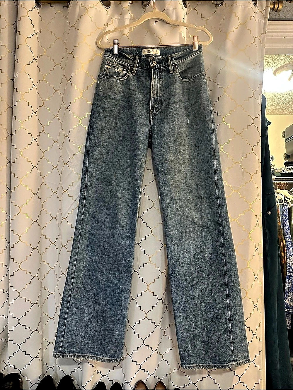 Abercrombie & Fitch 90s Relaxed Jean High Rise Relaxed Jeans in Blue Waist Size